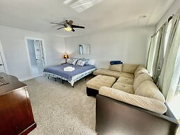 Big Waterfront House W/ Amazing View And Swim Deck 3 Bedroom Home