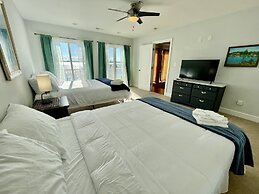 Big Waterfront House W/ Amazing View And Swim Deck 3 Bedroom Home