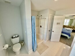 Big Waterfront House W/ Amazing View And Swim Deck 3 Bedroom Home