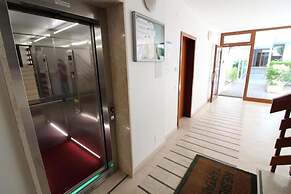 Elegant Retreat With Pool View