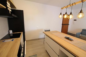 Elegant Retreat With Pool View