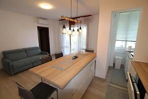 Elegant Retreat With Pool View