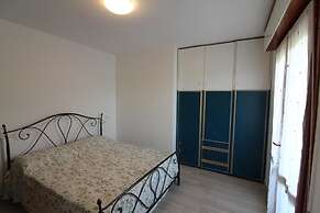 Elegant Retreat With Pool View