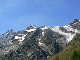 Bedroom Retreat in Saas Valley