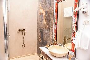 Conacul Coroanei Luxury Boutique Hotel