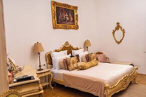 Conacul Coroanei Luxury Boutique Hotel