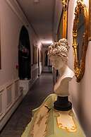 Conacul Coroanei Luxury Boutique Hotel