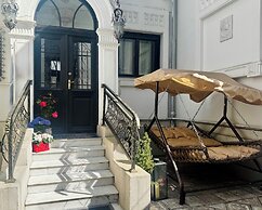 Conacul Coroanei Luxury Boutique