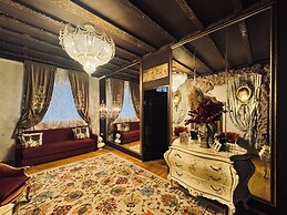 Conacul Coroanei Luxury Boutique Hotel