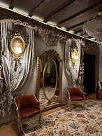 Conacul Coroanei Luxury Boutique Hotel