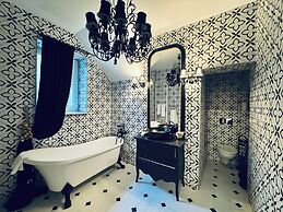 Conacul Coroanei Luxury Boutique