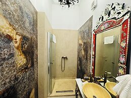 Conacul Coroanei Luxury Boutique Hotel