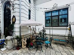 Conacul Coroanei Luxury Boutique