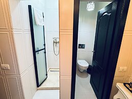 Conacul Coroanei Luxury Boutique