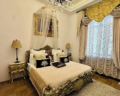 Conacul Coroanei Luxury Boutique