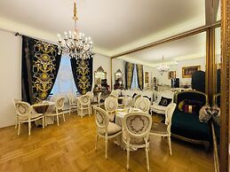 Conacul Coroanei Luxury Boutique Hotel