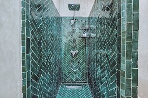 Riad Valentine