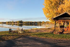 Lakefront Cabin w/ Shared Beach in Cecil!