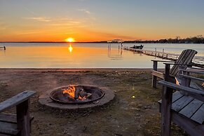 Lakefront Cabin w/ Shared Beach in Cecil!