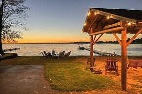 Lakefront Cabin w/ Shared Beach in Cecil!
