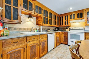 Lakefront Cabin w/ Shared Beach in Cecil!
