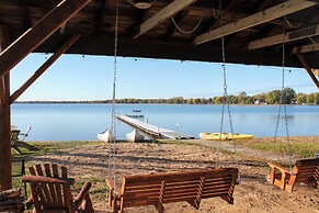 Lakefront Cabin w/ Shared Beach in Cecil!