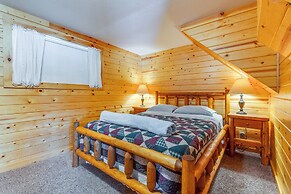 Lakefront Cabin w/ Shared Beach in Cecil!