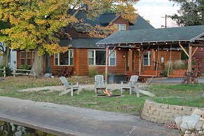 Lakefront Cabin w/ Shared Beach in Cecil!