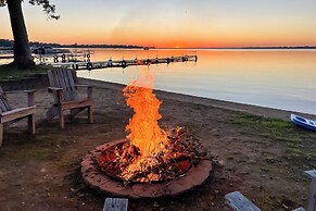 Lakefront Cabin w/ Shared Beach in Cecil!