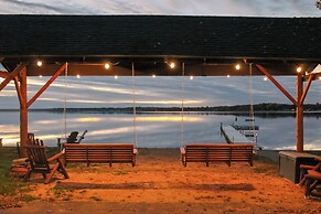 Lakefront Cabin w/ Shared Beach in Cecil!