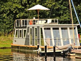 Hausboot in Ueckermuende