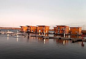 Hausboot in Kroeslin am Bodden