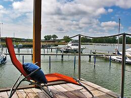 Hausboot in Barth am Barther Bodden