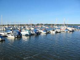 Hausboot in Kroeslin am Bodden