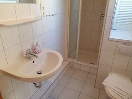 Hausboot in Kroeslin am Bodden