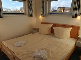 Hausboot in Kroeslin am Bodden