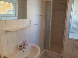 Hausboot in Kroeslin am Bodden