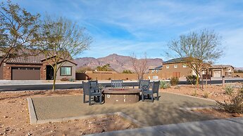 Coyote Sunset Retreat in the Desert