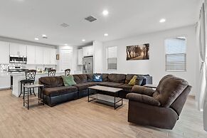 Coyote Sunset Retreat in the Desert