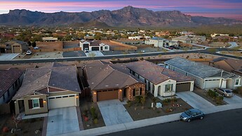 Coyote Sunset Retreat in the Desert