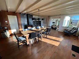Spacious Villa With Sauna