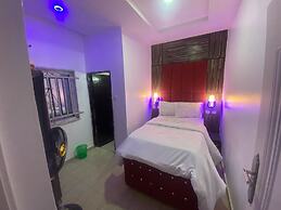 DE EMERITUS COURTYARD HOTEL