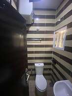 DE EMERITUS COURTYARD HOTEL