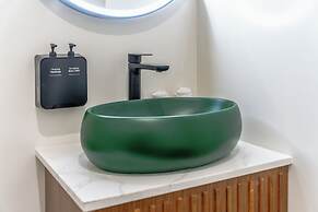 LYFE INN & SUITES by AGA- North Hollywood Universal Studios