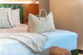 LYFE INN & SUITES by AGA- North Hollywood Universal Studios