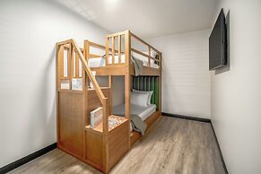 LYFE INN & SUITES by AGA- North Hollywood Universal Studios