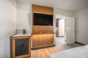 LYFE INN & SUITES by AGA- North Hollywood Universal Studios