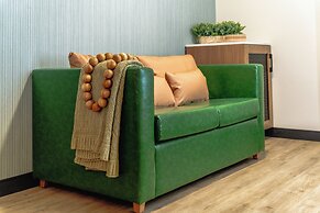 LYFE INN & SUITES by AGA- North Hollywood Universal Studios