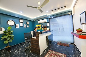 Fabhotel City Suits