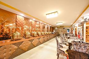 Fabhotel Royal Mountain